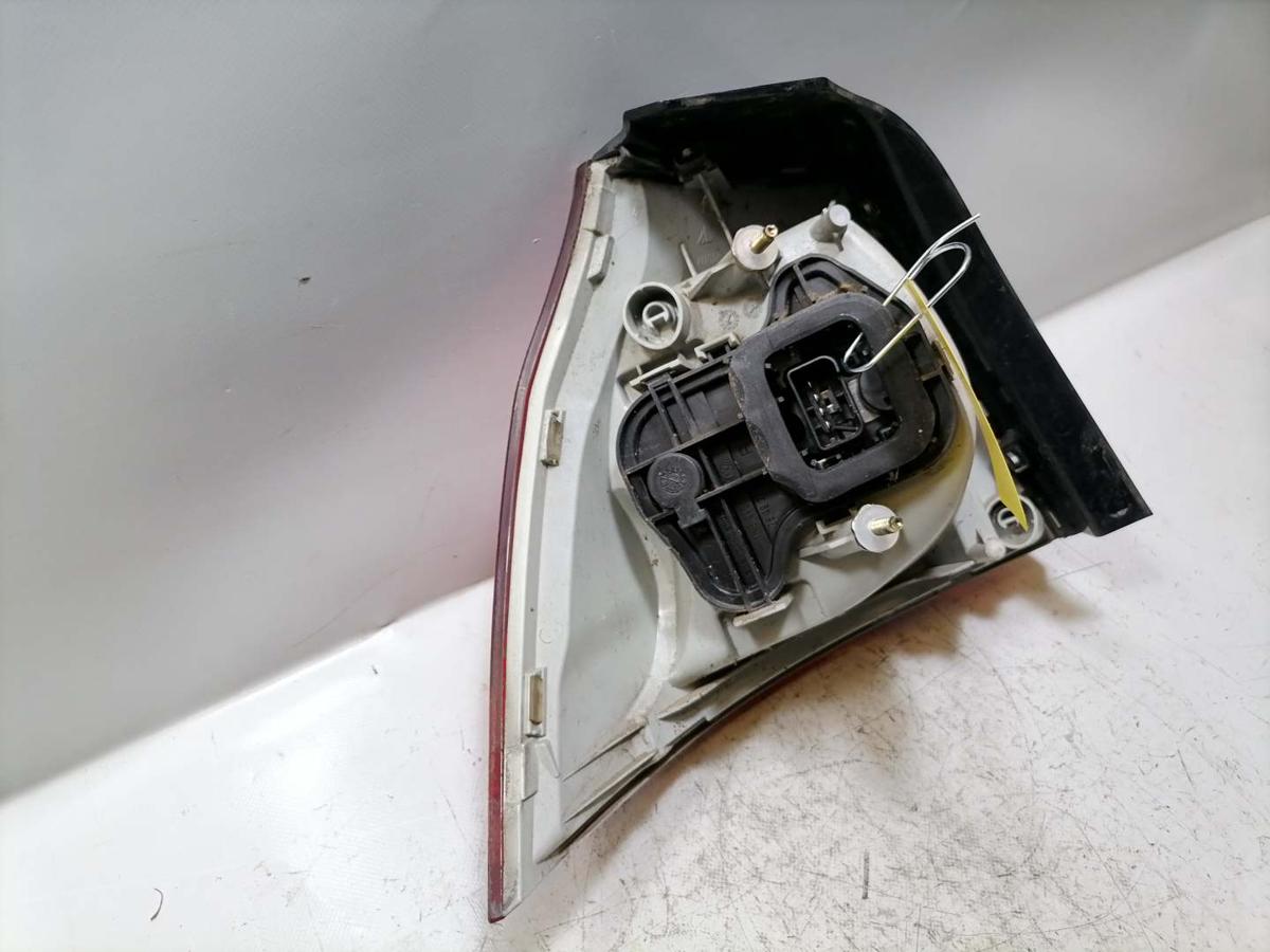 VW Golf 5 original R&uuml;cklicht R&uuml;ckleuchte Heckleuchte au&szlig;en rechts Flie&szlig;heck BJ04